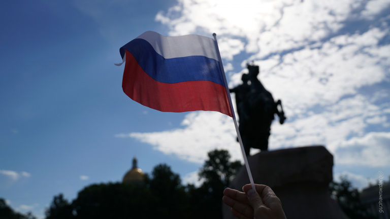 Исторический центр Петербурга украсят ко Дню Государственного флага России